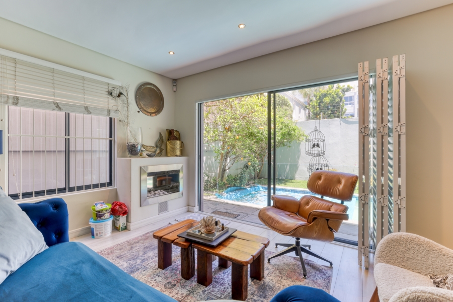 3 Bedroom Property for Sale in Sea Point Western Cape